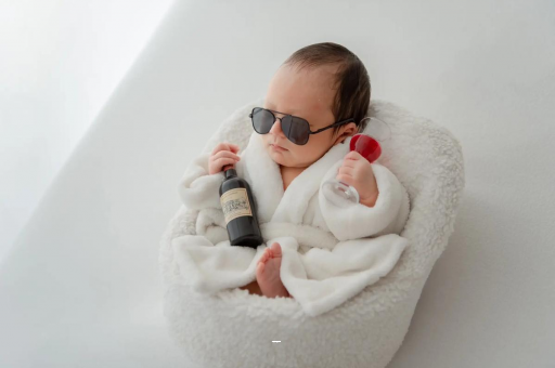 肇州满月宝宝趴着睡